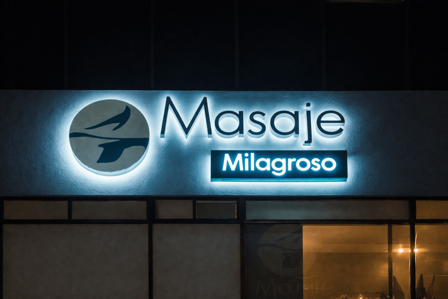 Masaje Spa Letrero en Playas de Tijuana - Masaje Milagroso Spa Masaje Milagroso Exterior con Anuncio Illuminacion
