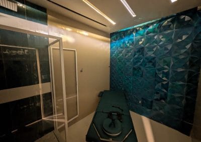 Cabina individual con regadera privada para masaje relajante y descontracturante en Colonia Dávila, Tijuana