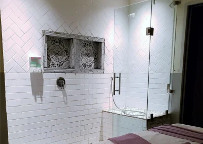 Cabina moderna de spa para masajes relajantes en sucursal Aviación Zona Río de Masaje Milagroso Tijuana