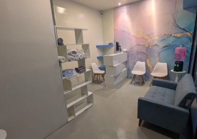 Recepción y sala de espera de Masaje Milagroso Spa en Plaza Etu, Colonia Dávila cerca de la Cacho, Tijuana