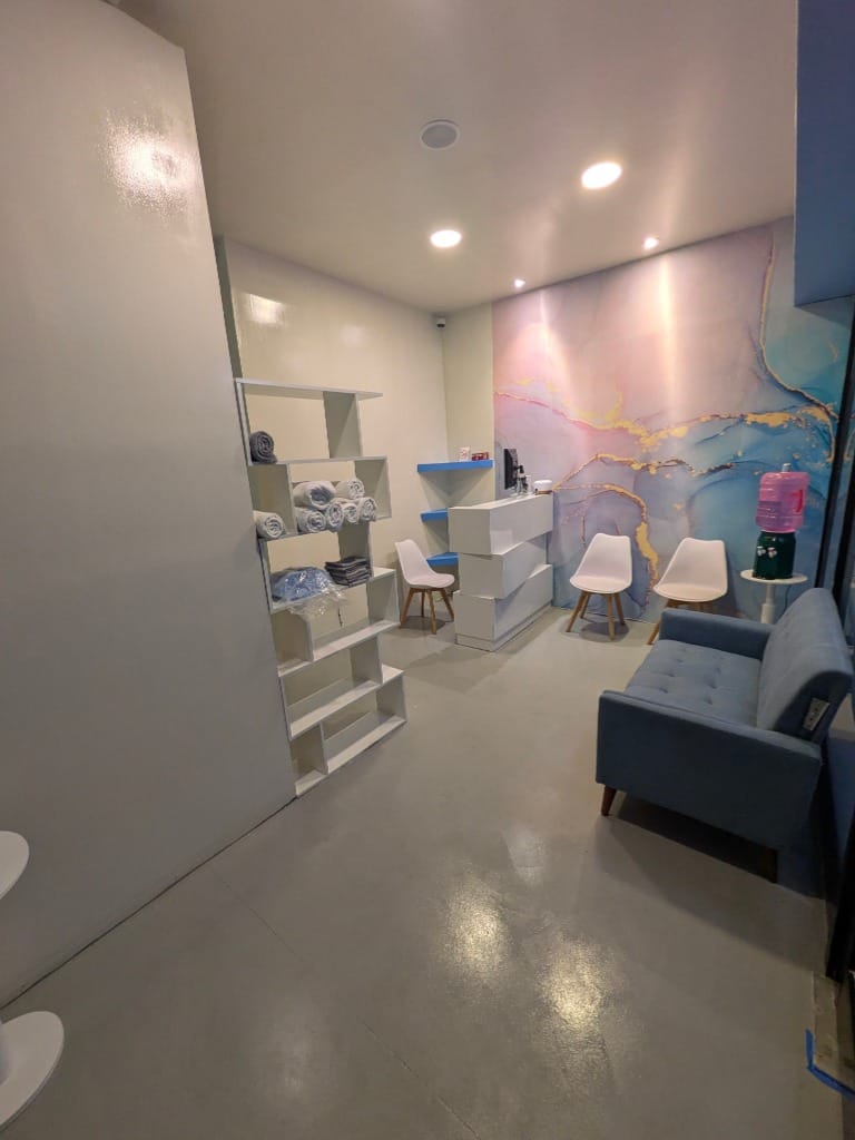 Recepción y sala de espera de Masaje Milagroso Spa en Plaza Etu, Colonia Dávila, Tijuana